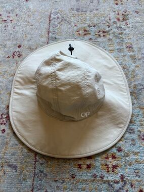 Outdoor Research Oasis Sun Hat in Beige